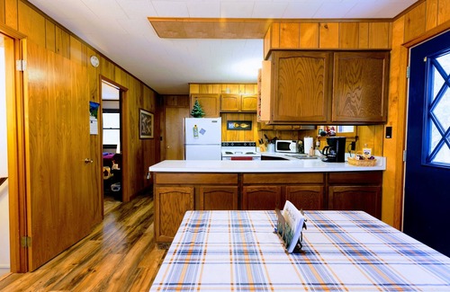 Baldwin Cabin | Serene Retreat by the Pere Marquette River - 10/10 Rated!