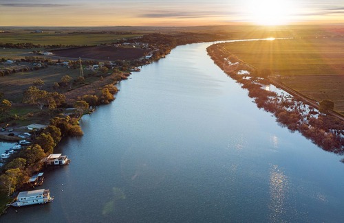 Seymour Boat Rental | Unwind on Decks with Ocean Views & Top Guest Ratings