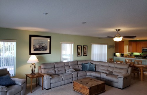 Independence Square Condo | Guest Rated 10/10: Ocean View Condo with Private Pool