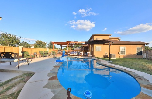 Southside House | Relax & Play! 3BR Home w/Pool + Close to Downtown