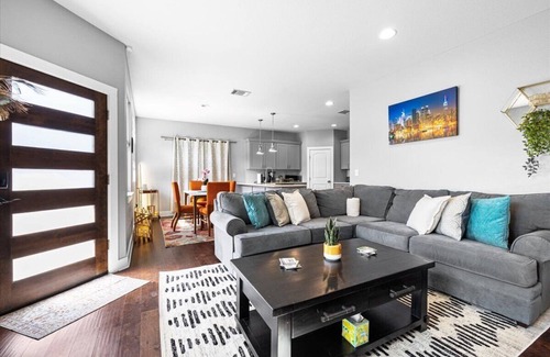 Highland House | Relax & Recharge - 3 BR in North Central Austin