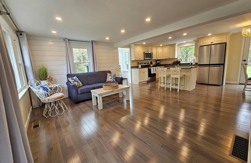Niantic House | Beautiful 3 Bedroom Retreat with Ocean View Near Boardwalk