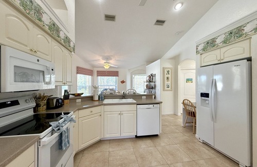 Long Meadow House | Unwind with Poolside Relaxation, Bikes & Grills Await!