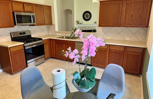 Chandler Creek House | Relax & Recharge in this Cozy Lovely Round Rock Retreat.