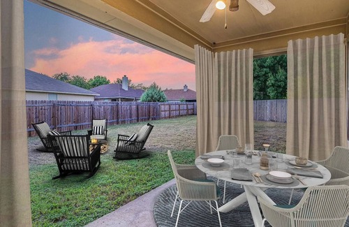 Chandler Creek House | Relax & Recharge in this Cozy Lovely Round Rock Retreat.