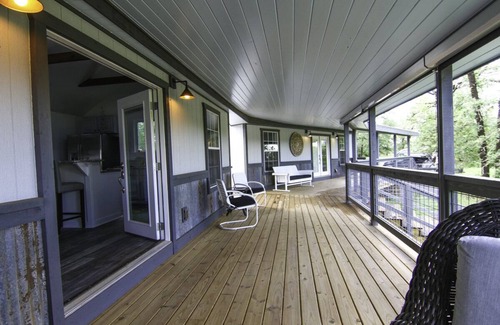 Paige Cabin | Unwind in a Peaceful Country Retreat with Pool & Kitchen