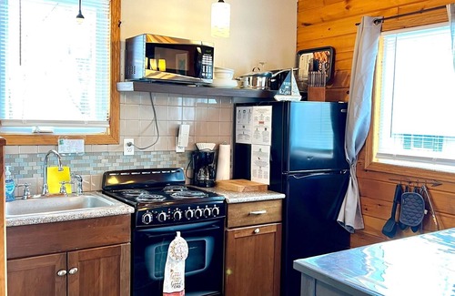Altmar Cottage | Reconnect with Nature at Autumn Lake Cottage Retreat