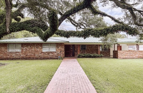 Highlands - Perkins House | Prime LSU Lake Getaway: Walk to Tiger Stadium!
