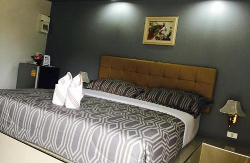 Banphot Phisai House | Budget-Friendly Relax Resort: Pet & Child Friendly Bliss