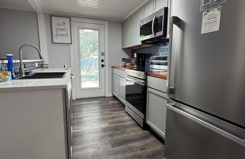 Longtown Cabin | Relax & soak up the lake life!