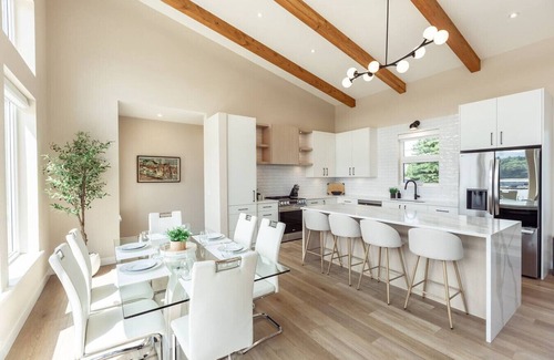 Regional District of Nanaimo House | Relax & Stay Awhile in Deep Bay