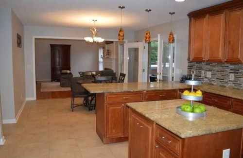 Beckett Ridge House | Ideal Family & Business Retreat - Dream Vacation Home Awaits