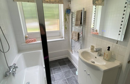 Wickham House | Enjoy Peaceful Woodland Retreat at the Annex, Capers End!