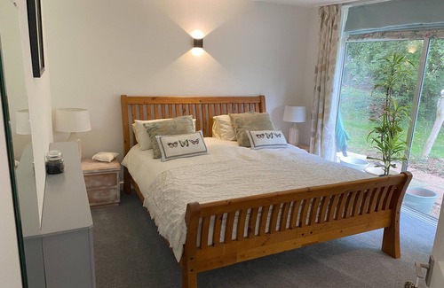Wickham House | Enjoy Peaceful Woodland Retreat at the Annex, Capers End!