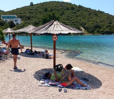 Cove Tri Zala (Zrnovo) House | Cozy Villas Steps from the Beach with Ocean Views