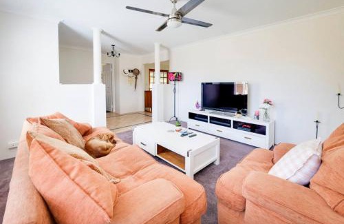 Geographe House | Relax to the Max - Pet Friendly Beach Retreat