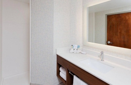 Gunter Afs House | Relax & Unwind in a Cozy Room w/ Mini-Kitchen!