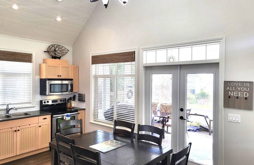 Okanagan-Similkameen House | Location Cottage: Steps from Pools and Scenic Views