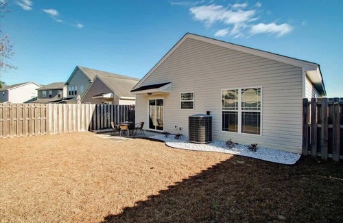 Port Wentworth House | Perfect Family Retreat: 3 Bedrooms, Spa & Pet Friendly
