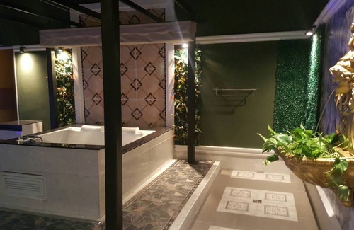Khlong Bang Ping Hotel | Budget-Friendly Relax Villa Hotel with Hot Tub & Breakfast