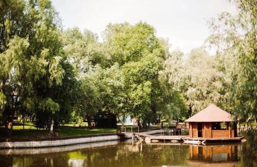 Hlibivka Cabin | Relax Villa: Pet-Friendly Oasis with Ocean View & Hot Tub