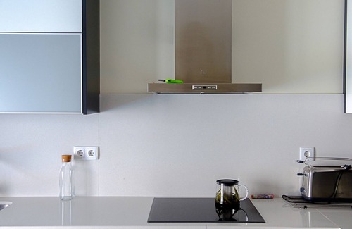 Seixal House | Relax with Quality: Family-Friendly Stay with Pool Access