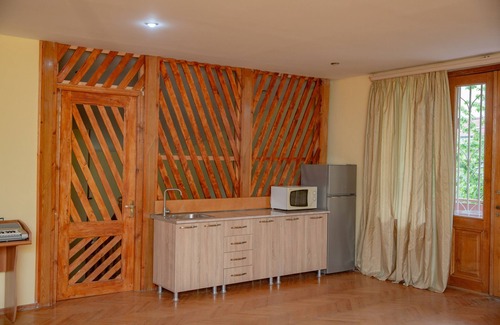 Telavi House | Family-Friendly Retreat: Enjoy a Peaceful Stay Together