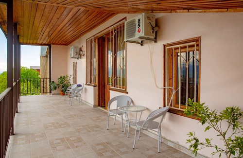 Telavi House | Family-Friendly Retreat: Enjoy a Peaceful Stay Together