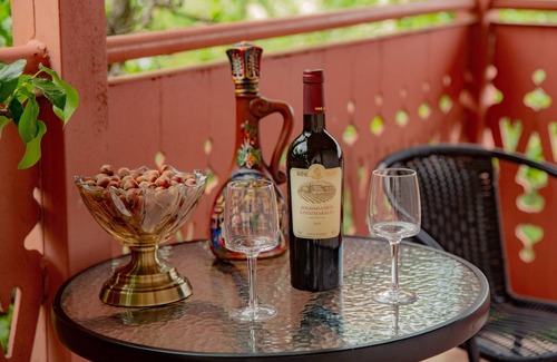 Telavi House | Family-Friendly Retreat: Enjoy a Peaceful Stay Together