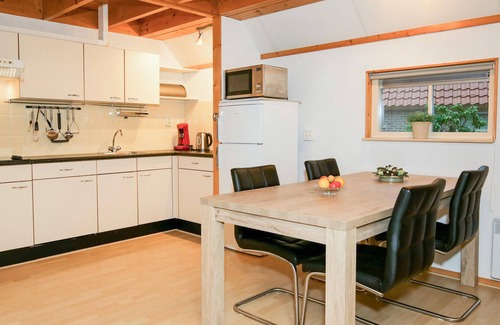 IJhorst House | Family-Friendly Retreat with Spa and Breakfast Included