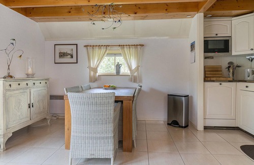 IJhorst House | Family Getaway: Enjoy a Cozy Stay with Spa & Pet-Friendly Perks