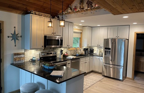 Waupaca House | Escape to The Lakewood Lodge: Fun and Relaxation Await