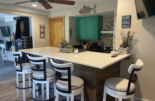 Waupaca House | Escape to The Lakewood Lodge: Fun and Relaxation Await