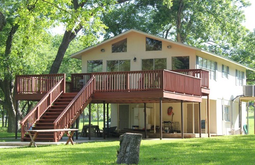 Gruene House | Relax by the Guadalupe River: Above the Rapids Retreat