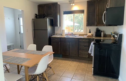 Okanagan-Similkameen House | Unwind in Our Downtown Oasis with Oceanfront Amenities