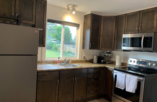 Okanagan-Similkameen House | Unwind in Our Downtown Oasis with Oceanfront Amenities