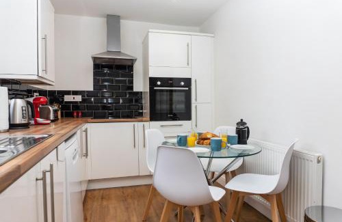 Cribbs Causeway House | Guest Rated: 9.2 - Relaxation by Olauda SA with Free Parking
