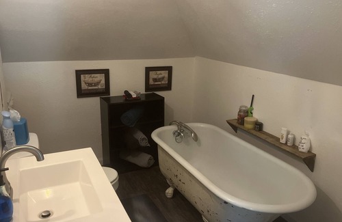 Chanute Bed & Breakfast | Ultimate Relaxation: Enjoy Your Own Floor & Game Room