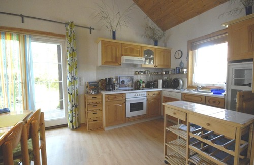 Klausdorf House | Tranquil Oceanfront Retreat with Breakfast & Family Amenities