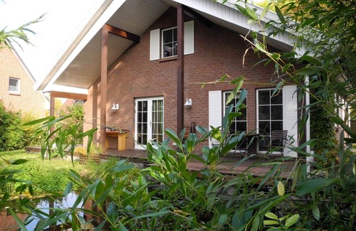 Klausdorf House | Tranquil Oceanfront Retreat with Breakfast & Family Amenities