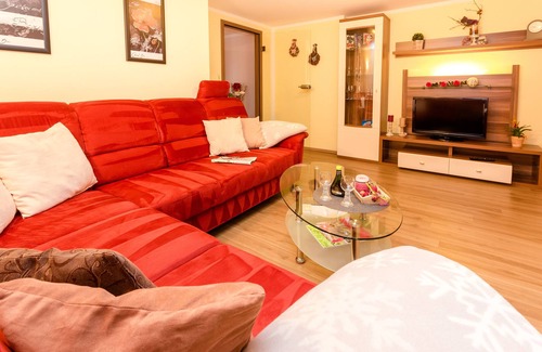 Unterallgau Apartment | Tranquil Getaway in Bad Wörishofen with Pool & Breakfast