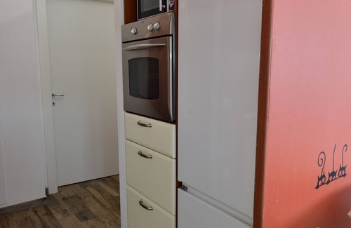 San Benedetto di Lugana Apartment | Tranquil Lake Retreat Minutes from Gardaland with Pool