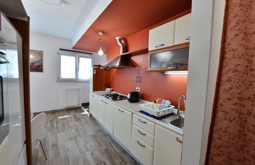 San Benedetto di Lugana Apartment | Tranquil Lake Retreat Minutes from Gardaland with Pool