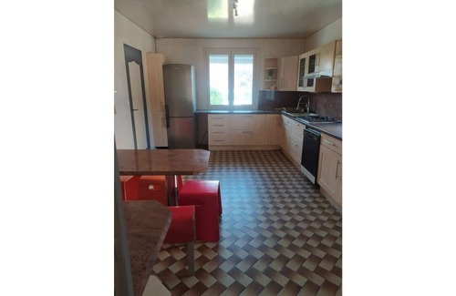 Briare House | Indulge in Relaxation with Jacuzzi, Sauna & Private Pool