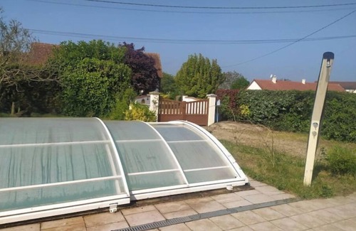 Briare House | Indulge in Relaxation with Jacuzzi, Sauna & Private Pool
