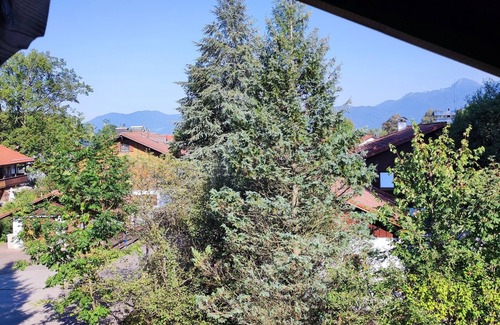 Grosswell House | Explore Outdoor Adventures with Spa & Ocean Views