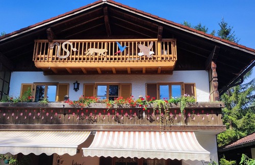 Grosswell House | Explore Outdoor Adventures with Spa & Ocean Views