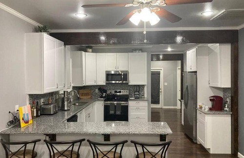 Highland Historic District House | Tranquil Escape at Relaxation on Robinson: Family-Friendly Stay