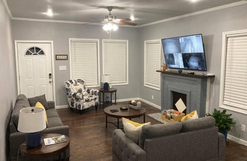 Highland Historic District House | Tranquil Escape at Relaxation on Robinson: Family-Friendly Stay