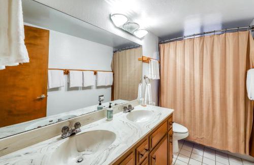 Truckee House | Family Gathering Home with Pool & Hot Tub - Rated 10/10